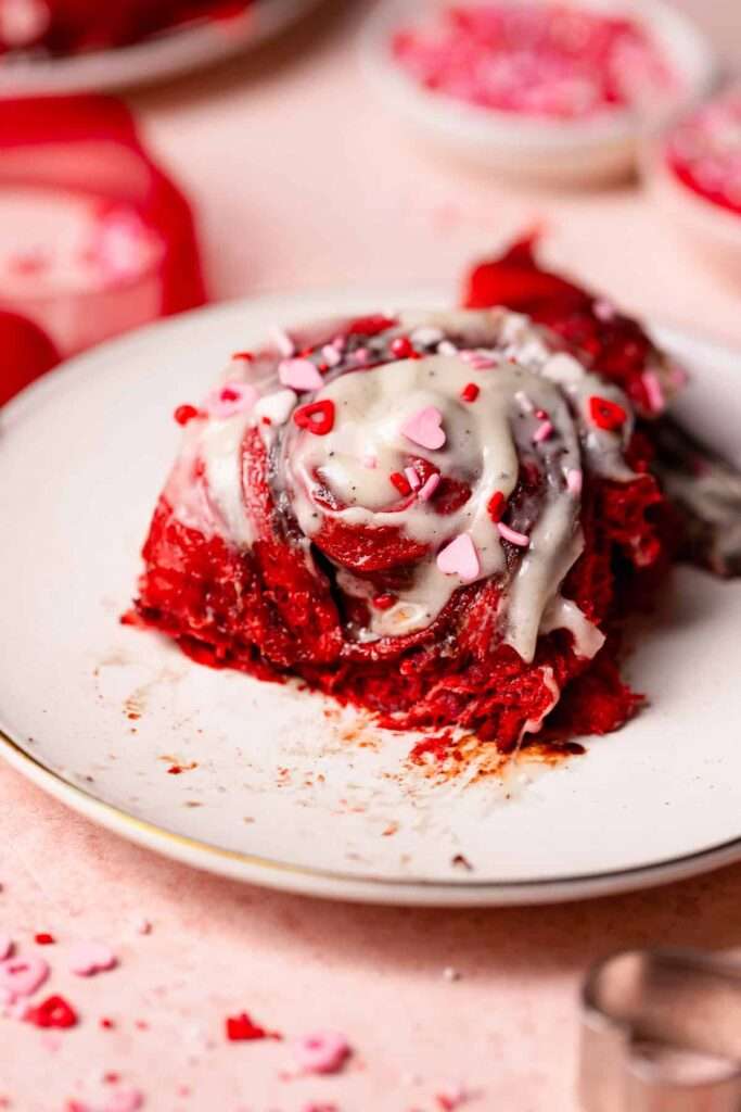 red velvet cinnamon rolls post 2